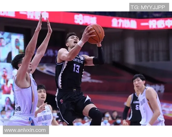 辽宁男篮夺得CBA总冠军！郭艾伦绝杀猛龙，球队全体队员欢欣鼓舞